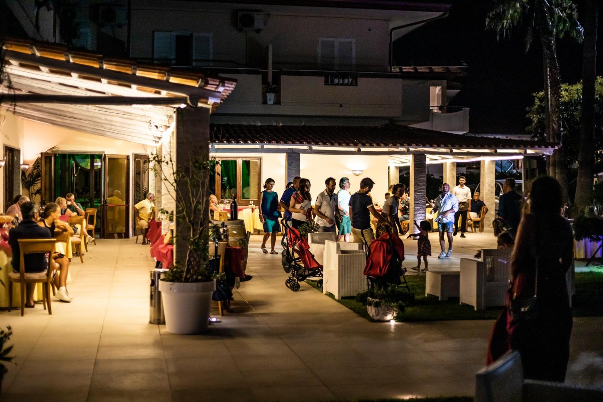 Hotel Calabrisella Calabria エクステリア 写真